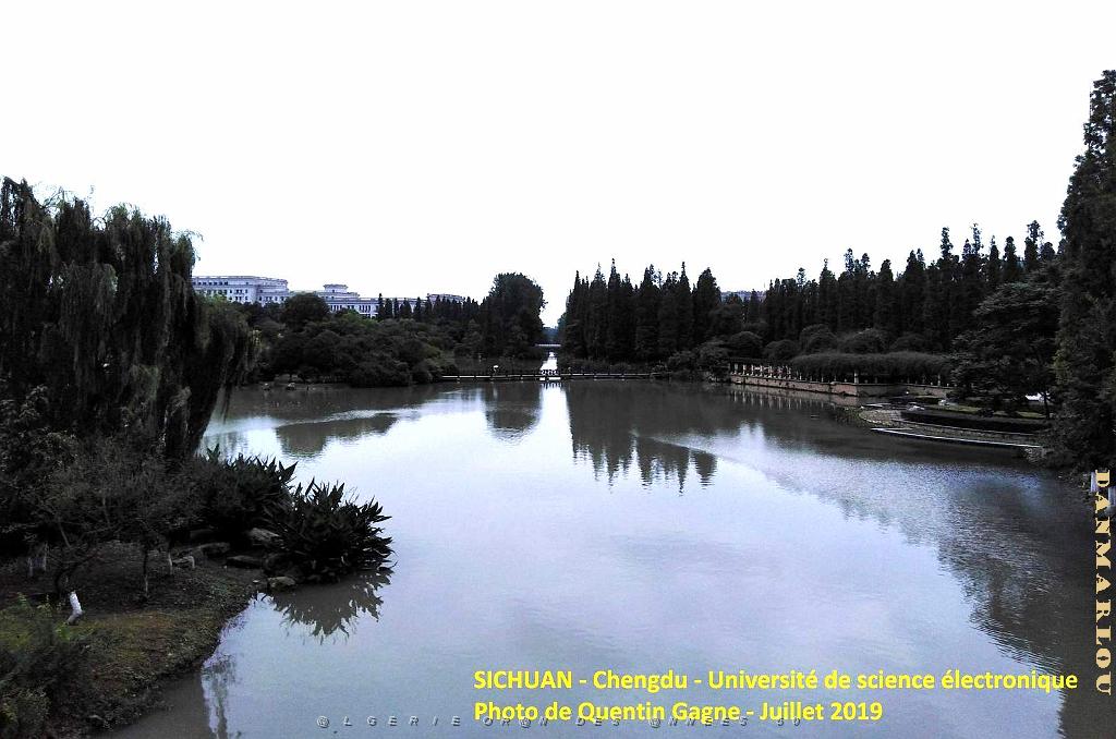 Chengdu- Universite Science electronique 011.jpg